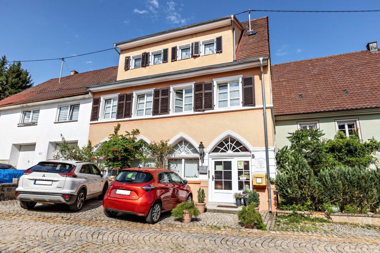 La Rose Apartment Tengen Екстериор снимка
